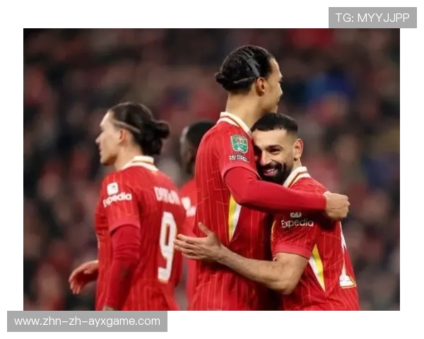 利物浦角球开出后连击,萨拉赫补射命中 利物浦角球开出后连击,萨拉赫补射命中